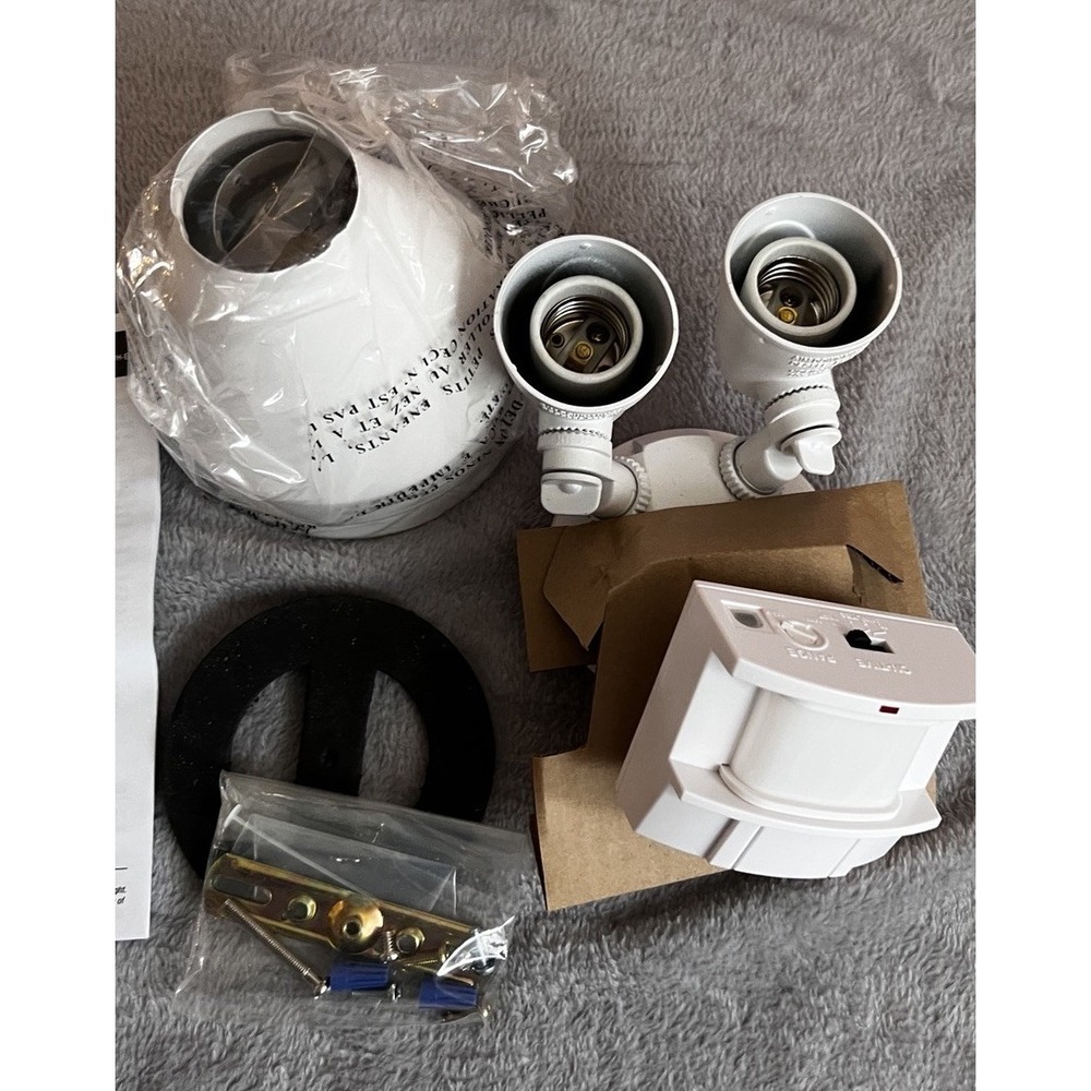 Defiant Motion‎ Security Light 2-Pack White 180° Sensor Open Box Unused